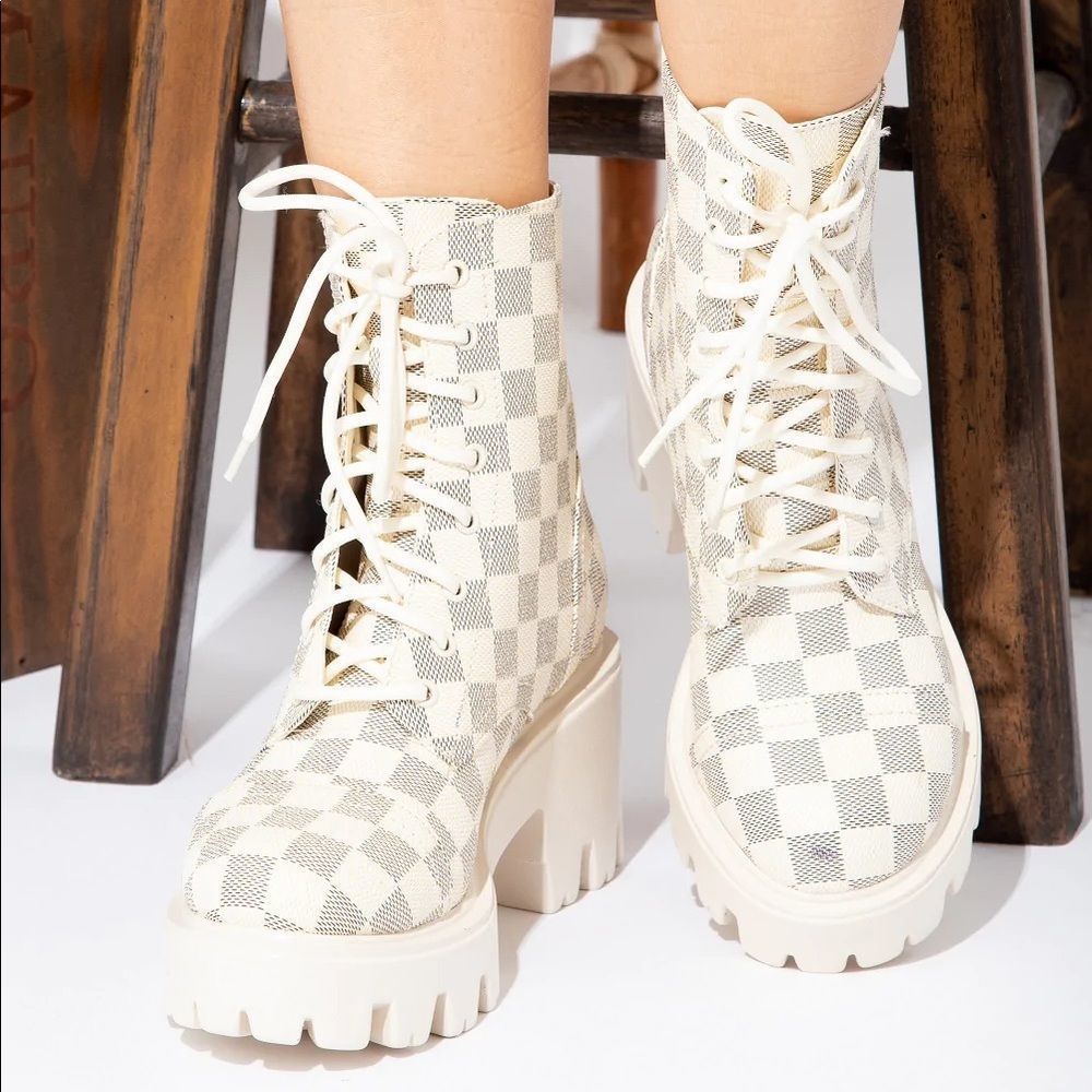 CREAM PLATFORM LACE UP MOTO COMBAT BOOTIE - Picture 3 of 5